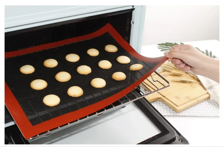 Non stick silicone mesh baking mat used inside oven application